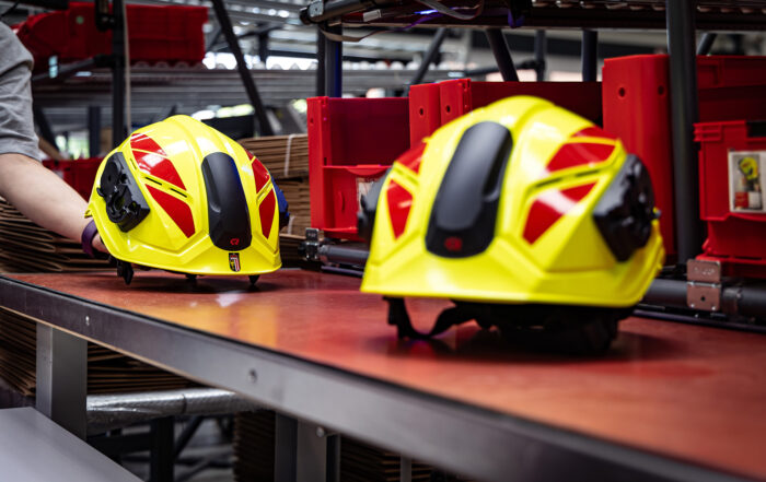 Produktion des HEROS H10 Feuerwehrhelms